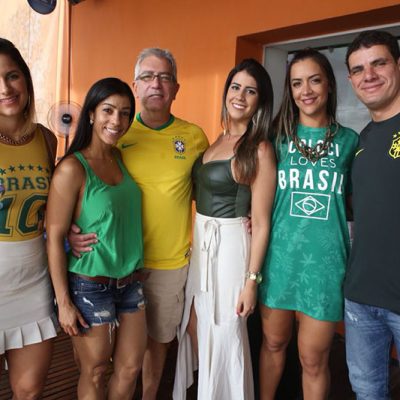 Turma animada na Varanda do Xupisco