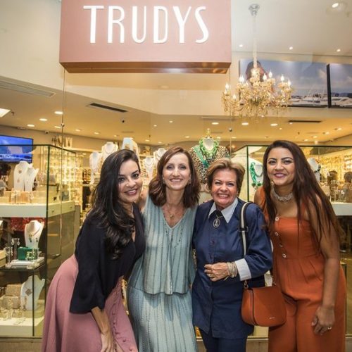 Daniela Nuvens, Antonela Betoni, Dolores Vieira e Nea Lopes