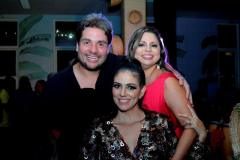 Juliana-entre-Ricardo-cal-e-Eva-Cavalcante_Easy-Resize.com_