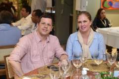 Raphael-Rabello-e-Leticia-Alcaszar-diretora-do-Fasano_Easy-Resize.com_
