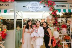 Elis Piñón com Raissa Pedreira e Julia e Michelle Freire