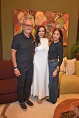 Isaac Edington, Silvia-Coelho e Patricia Teles