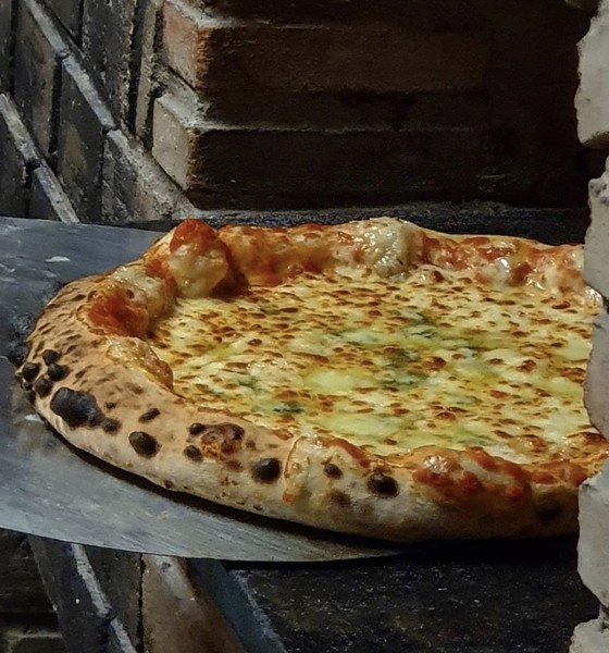 O atributo alt desta imagem está vazio. O nome do arquivo é Acqua-Farina-4-Formaggi_Easy-Resize.com_.jpg