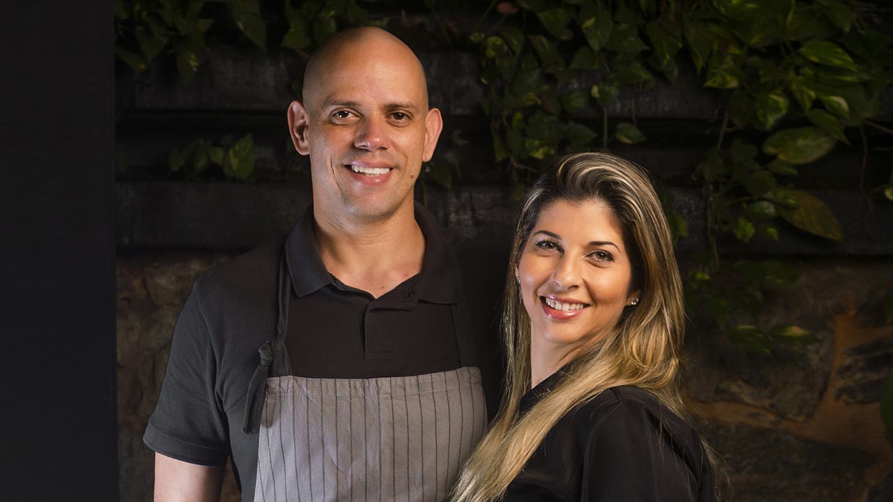 Os chefs Fabrício Lemos e Lisiane Arouca, do Origem. Foto | Leonardo Freire