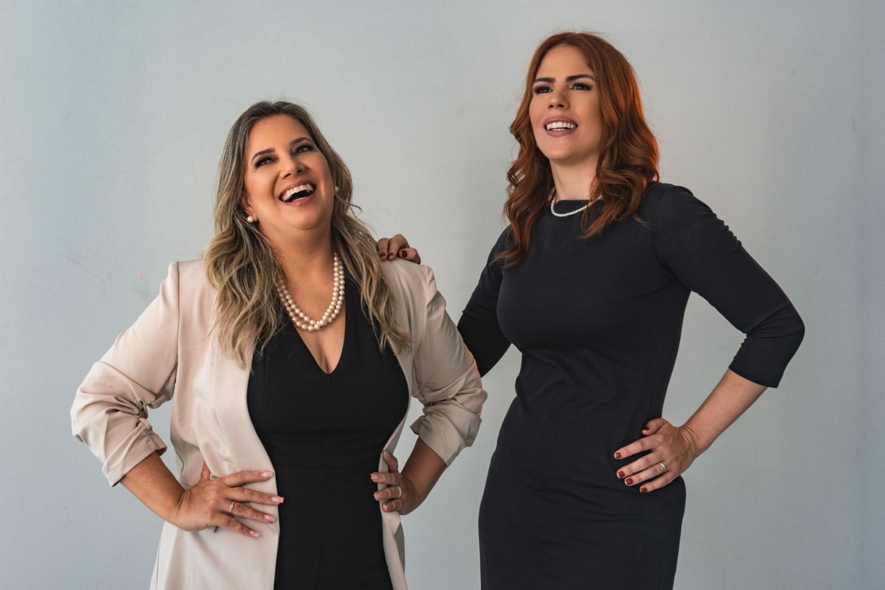Michele Azevedo e Marina Novaes, da ICDW Eventos, que comandam as festas no local