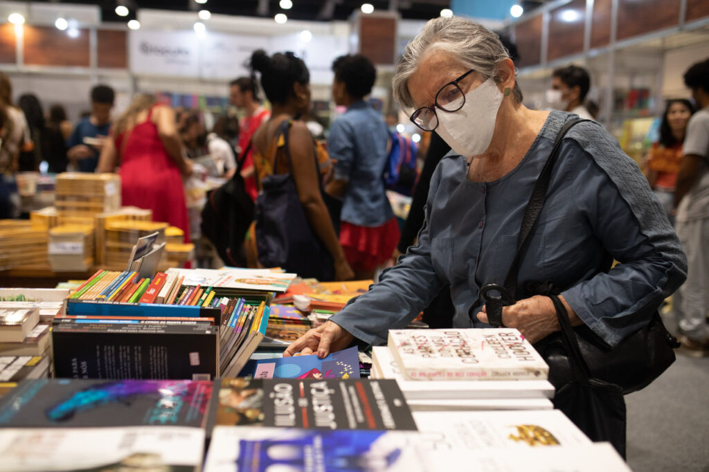 O público comprou muitos livros na Bienal - Foto: Filmart Media