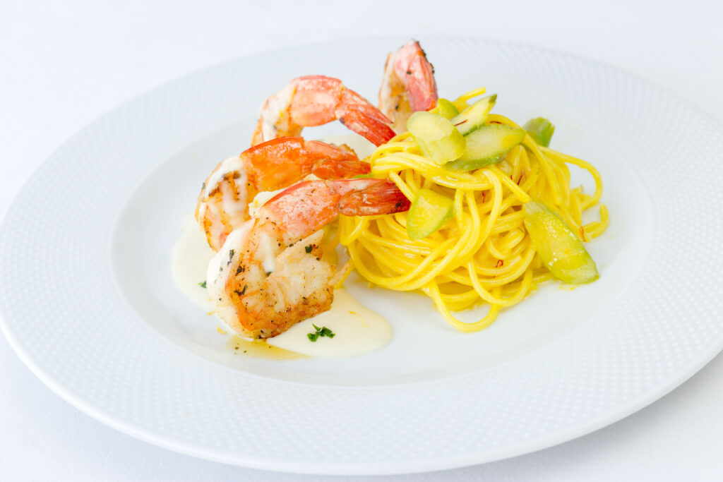 Gamberoni alla griglia alle erbe-aromatiche in-salsa di limone e spaghetti con asparagi 