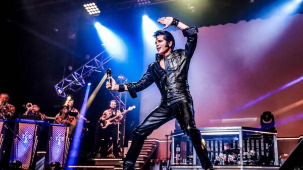 Dean Z encarna o rei do rock Elvis Presley