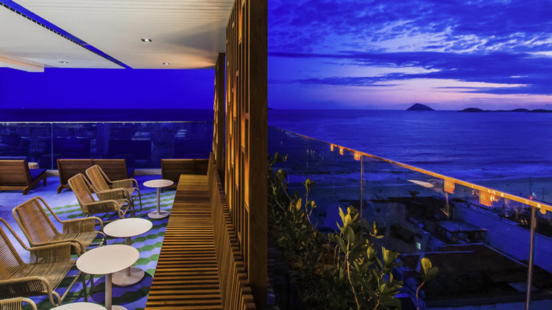 Rooftop bar do Novotel Leme é eleito o melhor do Rio de Janeiro