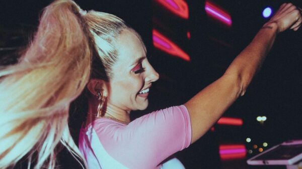 DJ Camila Brune é uma das atrações da festa 360