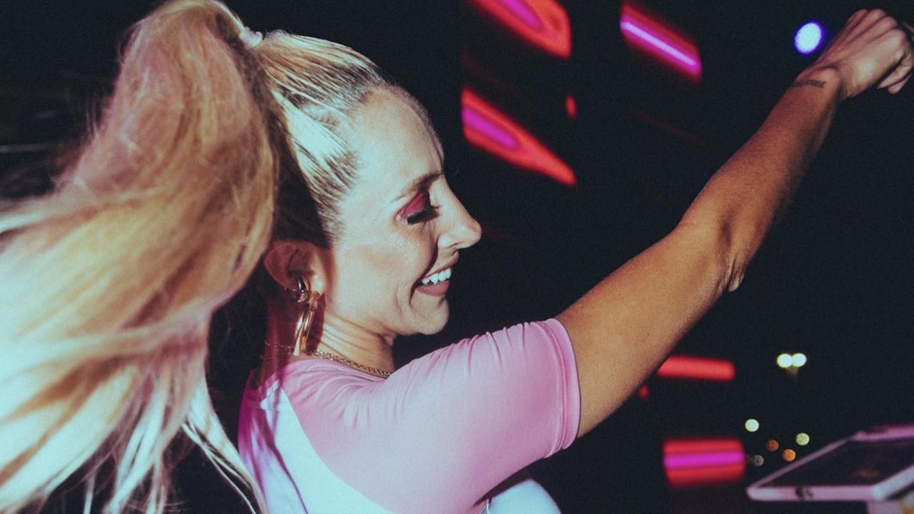 DJ Camila Brune é uma das atrações da festa 360