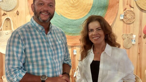 Weslen Moreira, coordenador de Fomento ao Artesanato da Bahia, e a produtora de moda Tininha Viana