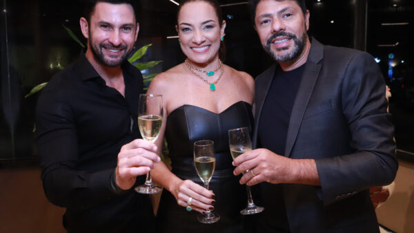 Dodô Andrade, Carolina Costa e Cleber Fiori - Divulgação Romário Carva