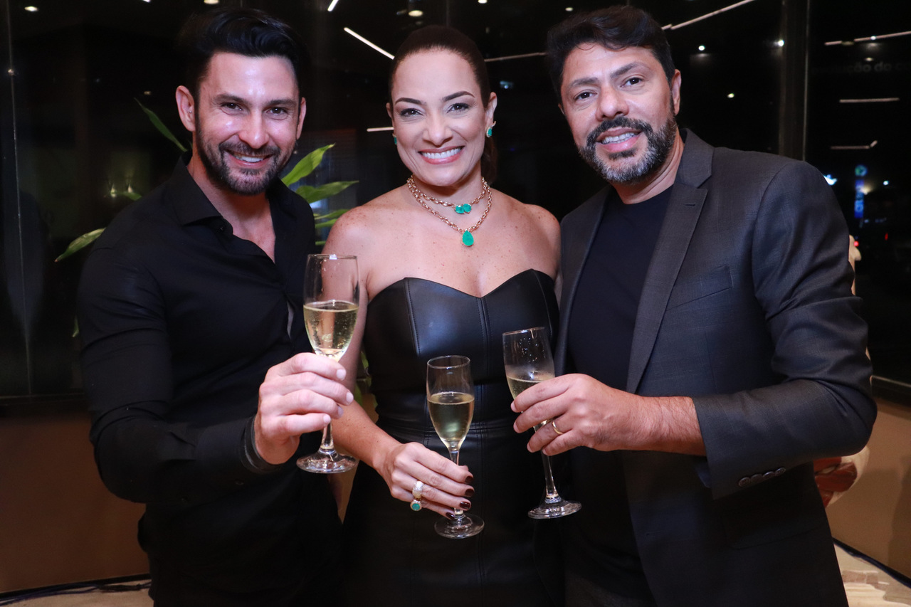 Dodô Andrade, Carolina Costa e Cleber Fiori - Divulgação Romário Carva