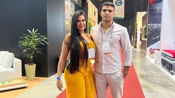 Anne Bastos, CEO da Bastos Store_ e Rodrigo Campos, na 14ª Móvel Brasil