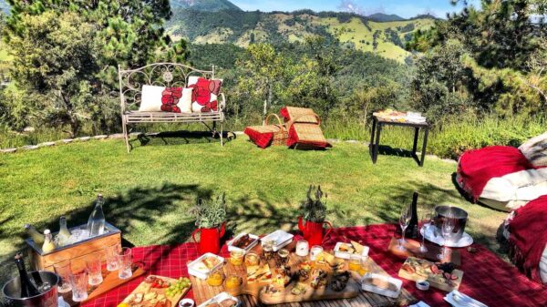 Picnic no topo da montanha é uma das opções para o Dia dos Namorados do Botanique Hotel & Spa