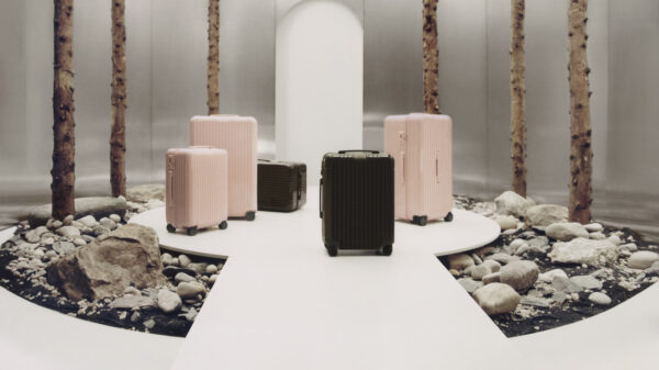 RIMOWA Essential Petal Cedar