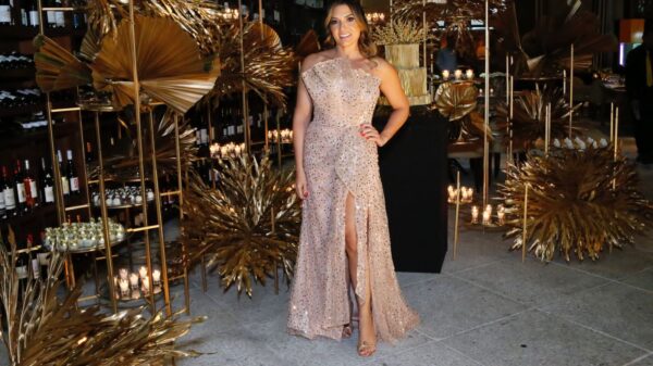 Dayse Rosa estava deslumbrante estava vestida com elegância pelo renomado estilista e designer de moda Jardel Abade