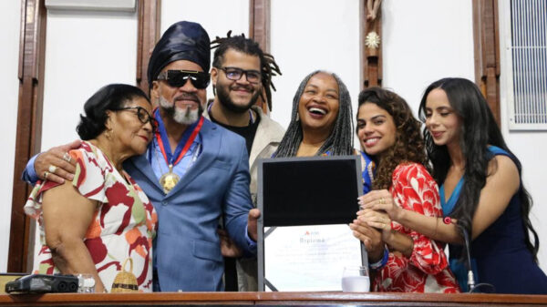 Carlinhos Brown, Dona Madalena, Miguel Freitas, Deputada Olívia Santana, Clara Buarque e Danielle Barvanelle