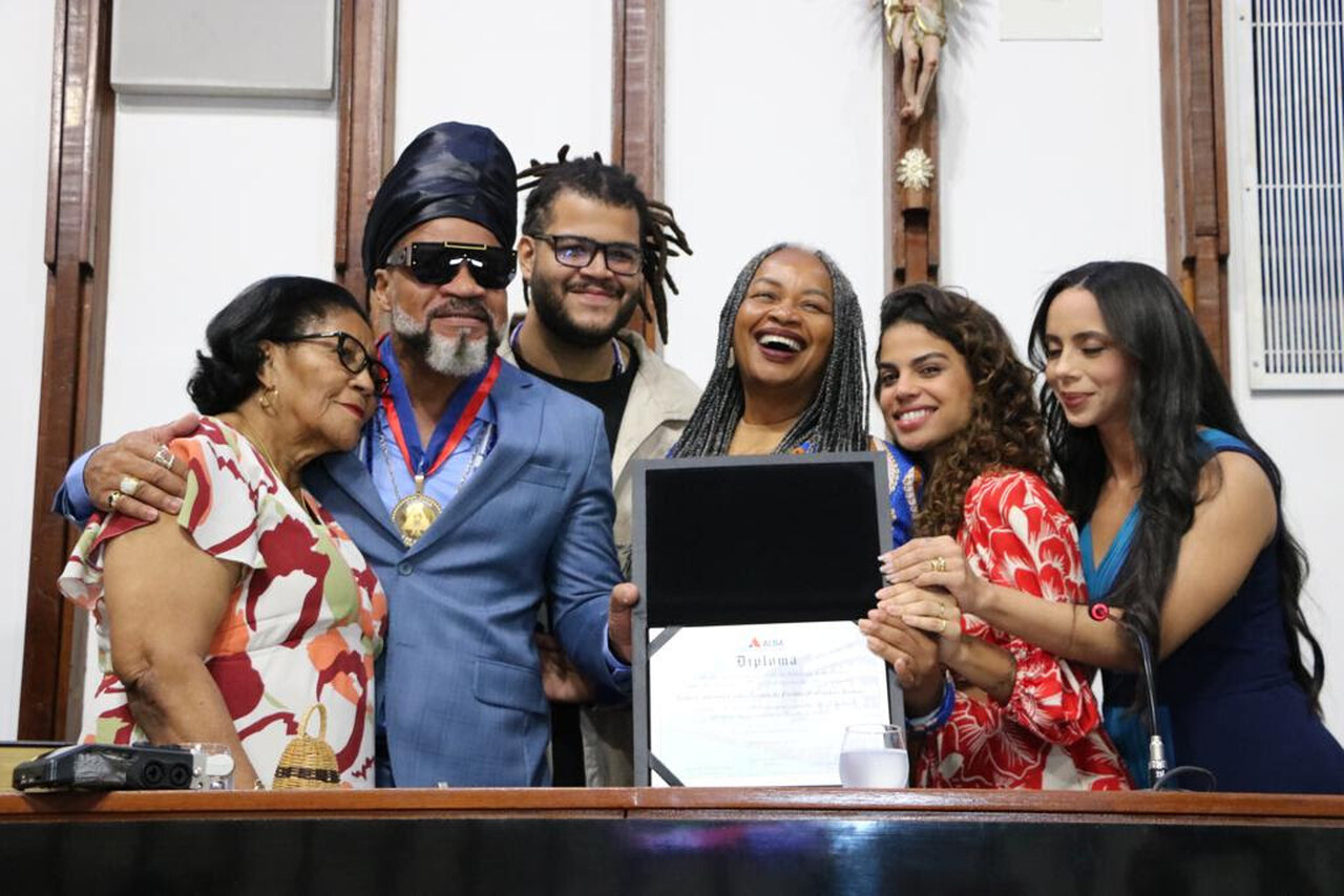 Carlinhos Brown, Dona Madalena, Miguel Freitas, Deputada Olívia Santana, Clara Buarque e Danielle Barvanelle