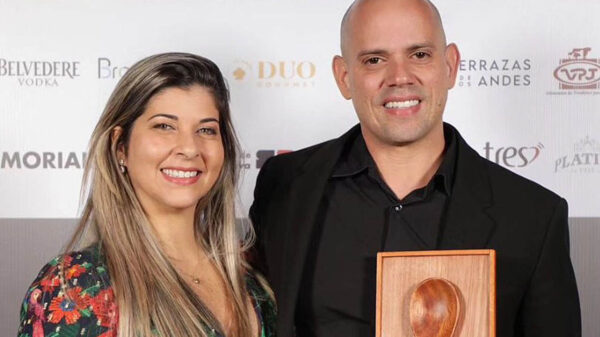 Chefs Lisiane Arouca e Fabrício Lemos e o Restaurante Origem, comandado por eles, foram premiados no Melhores da Gastronomia