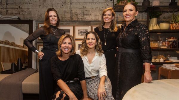 Anfitriãs receberam centenas de amigos e clientes