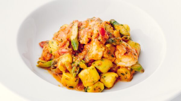 Gnocchi de Mandioquinha com camarão e aspargos