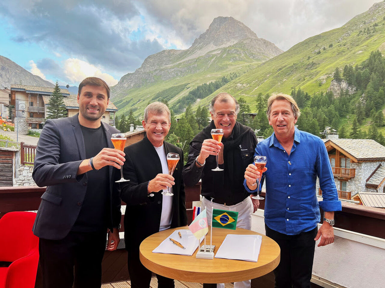 Rodrigo Mathias, CEO da DC Set Group; Dody Sirena, sócio e co-presidente da DC Set Group; Henri Giscard d’Estaing, presidente global do Club Med; Janyck Daudet, CEO do Club Med para América do Sul