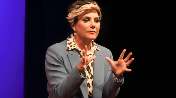 Heloísa Perissé em cena do espetáculo - Foto | Guga Melgar