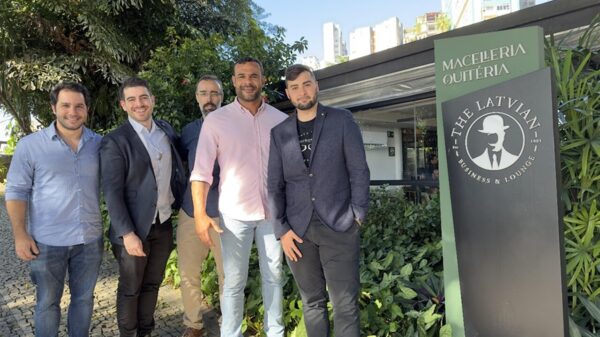 Os sócios Mauro César, Fabio Carvalho e Gustavo Lessa receberam o enólogo chef Joaquin Martin, da vinícola argentina Finca Sophenia, e Diego Calderón, embaixador da World Wine