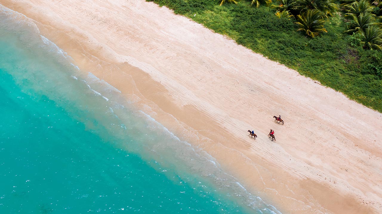 Praia do Patacho é de tirar o fôlego