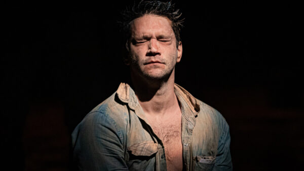 Armando Babaioff faz parte do elenco do espetáculo - Foto | Brunno Martins