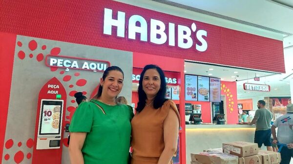 Gerente de Marketing do Bela Vista, Juliana Brandão, e a franqueada Roberta Szporer - Foto | Genilson Coutinho