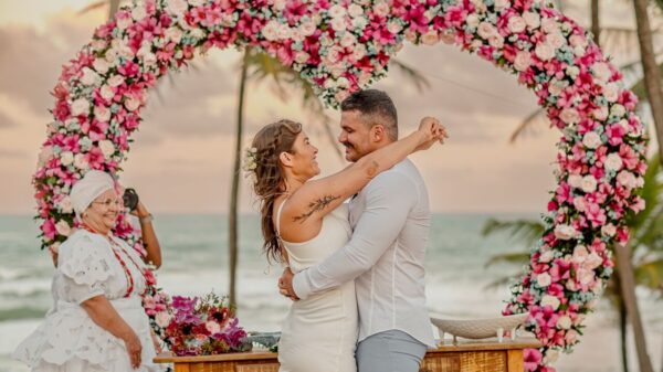 Casal renovando os votos em uma linda cerimônia - Foto | Silas Coelho