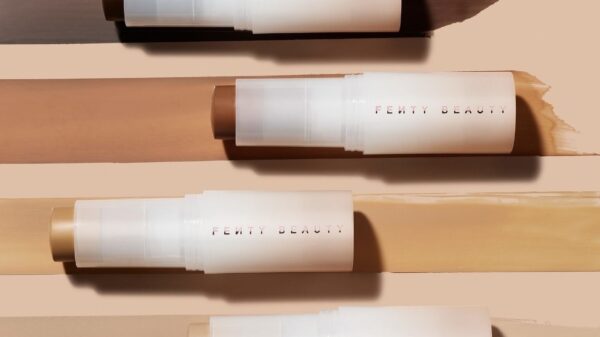 Fenty Beauty Base Easy Drop Blur + Tint Stick - Divulgação
