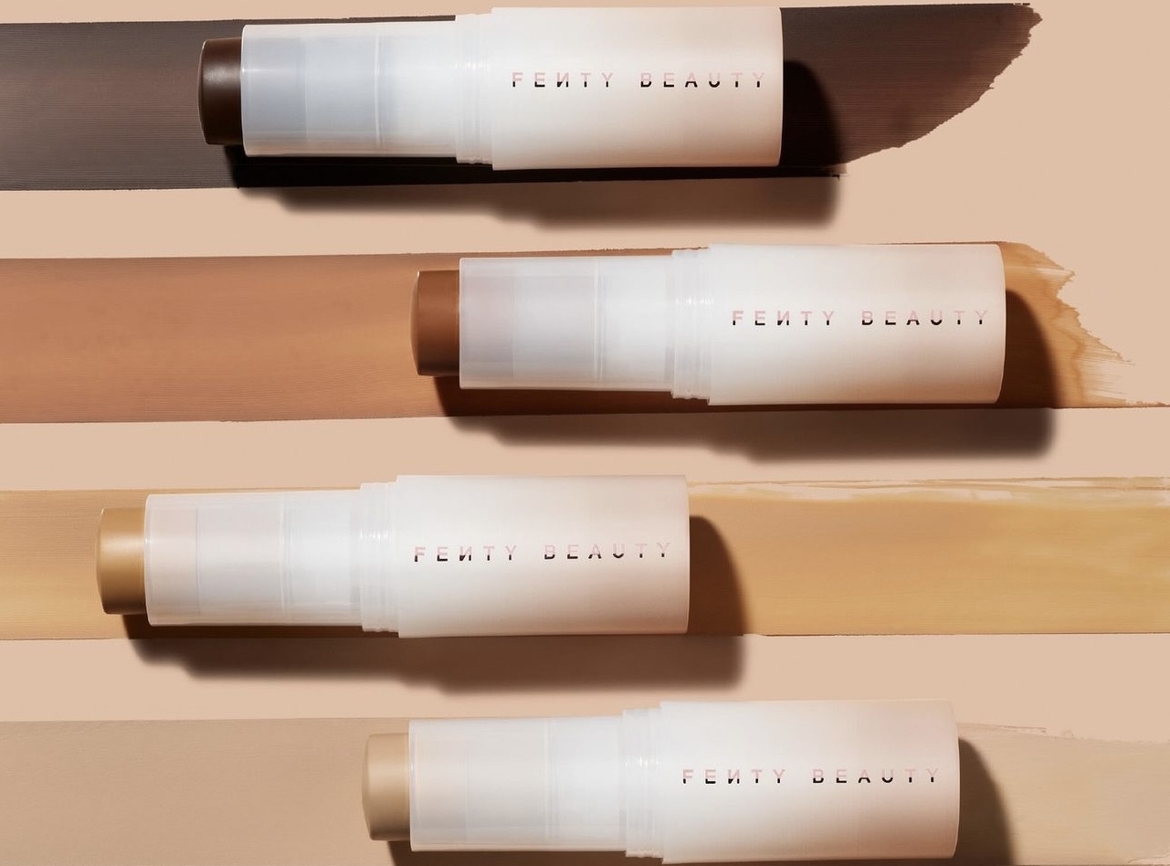 Fenty Beauty Base Easy Drop Blur + Tint Stick - Divulgação