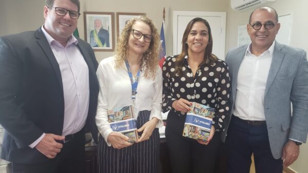 Juecir Botelho da Vitalcare, superintendente de Regulação Mônica Hupsel, secretária de Saúde Roberta Santana e executivo de Negócios da Vitalmed João Carlos Lacerda