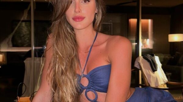 Top de Biquini_Sophia Poplawski Gulin veste Yukio_Crédito reprodução Instagram @sophiapoplawskigulin