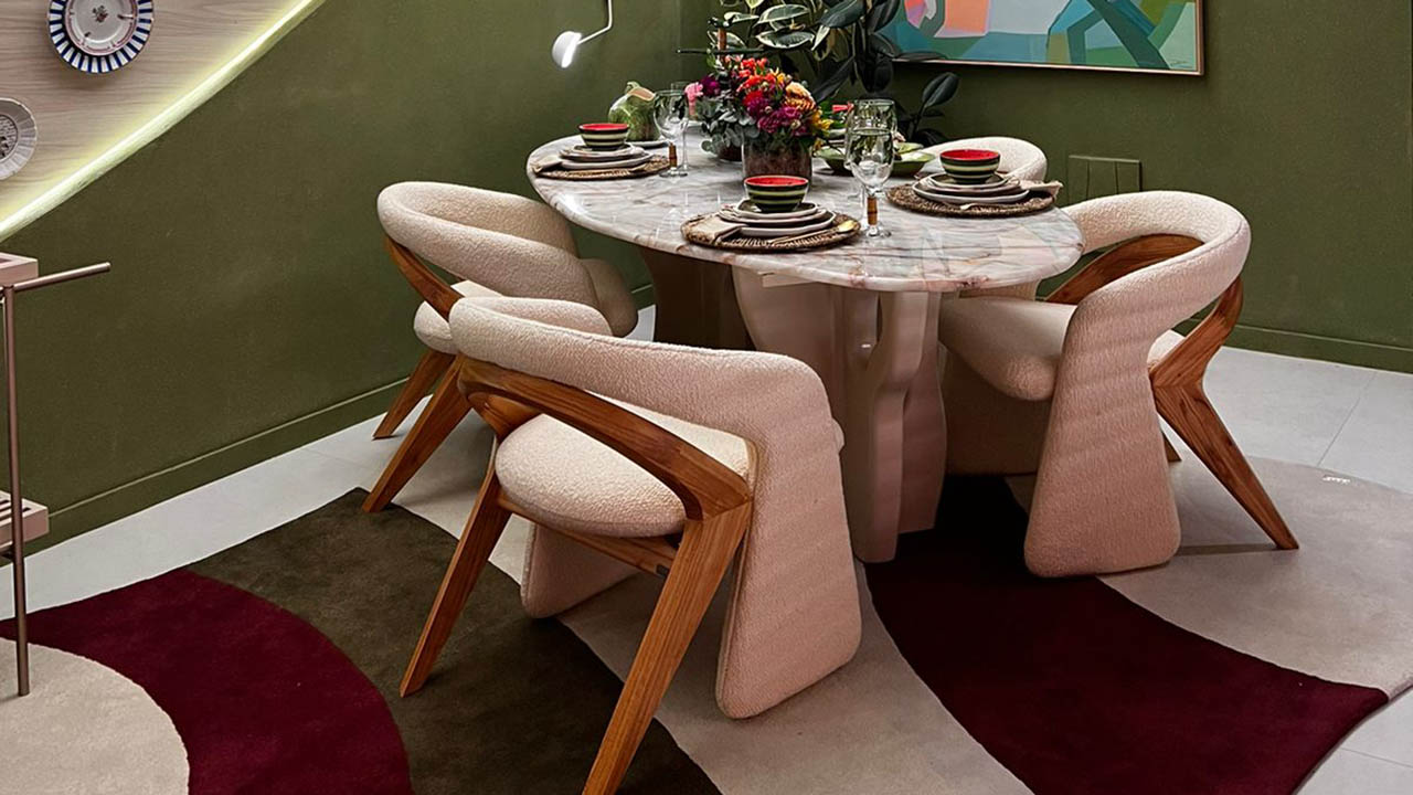 Mesa Suma e Cadeiras Olga - Louçaria, espaço assinado por Esther Rosemberg