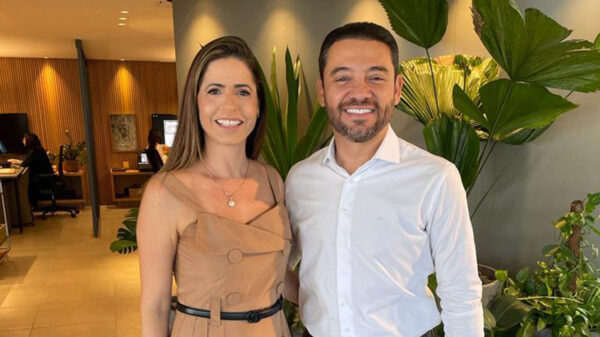 Fabíola Secchin, sócia da marca em Salvador, e Rafael Guerreiro, gestor comercial da empresa