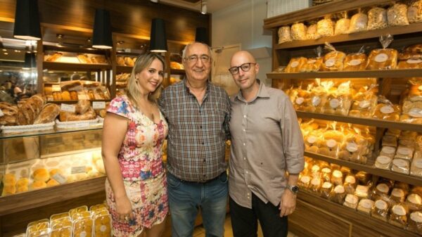 Pepe (C) ao lado dos filhos Sandra e André Faro