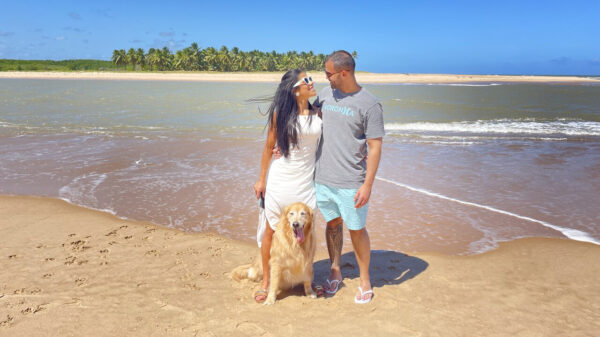 Luana Rocha e Victor Meireles e a golden retriever Milka - Foto | Marina Momm