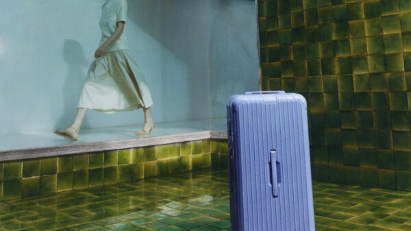 Rimowa Essential Sea Blue - Créditos: Francesco Nazardo