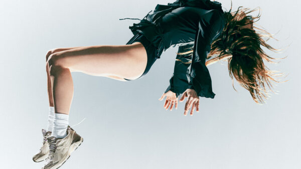 ASICS e Wood Wood - Crédito: Philip Messman