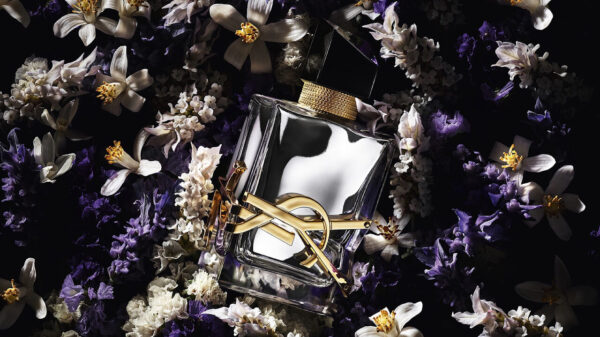 Yves Saint Laurent Beauty lança LIBRE L’ABSOLU PLATINE - Divulgação