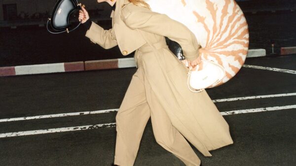 Carol Trentini inverno 2024 da Balmain - Divulgação