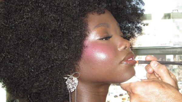 M.A.C Relança Glow Play - Crédito: Reprodução Instagram @maccosmetics