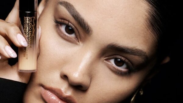 M·A·C Cosmetics Brasil Corretivo Hidratante Studio Radiance 24hrs Luminous Lift - Divulgação