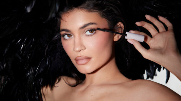 Kylie Cosmetics acaba de lançar no Brasil a máscara de cílios Wisp Lash - Divulgação