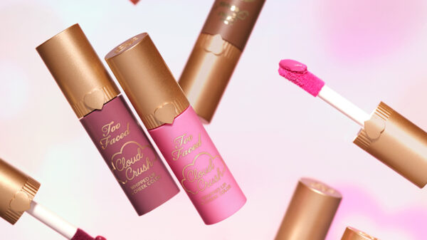 Too Faced amplia coleção Cloud Crush com novo blush - Divulgação